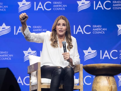 Caitlyn Jenner interviene durante la Cumbre Nacional de la IAC