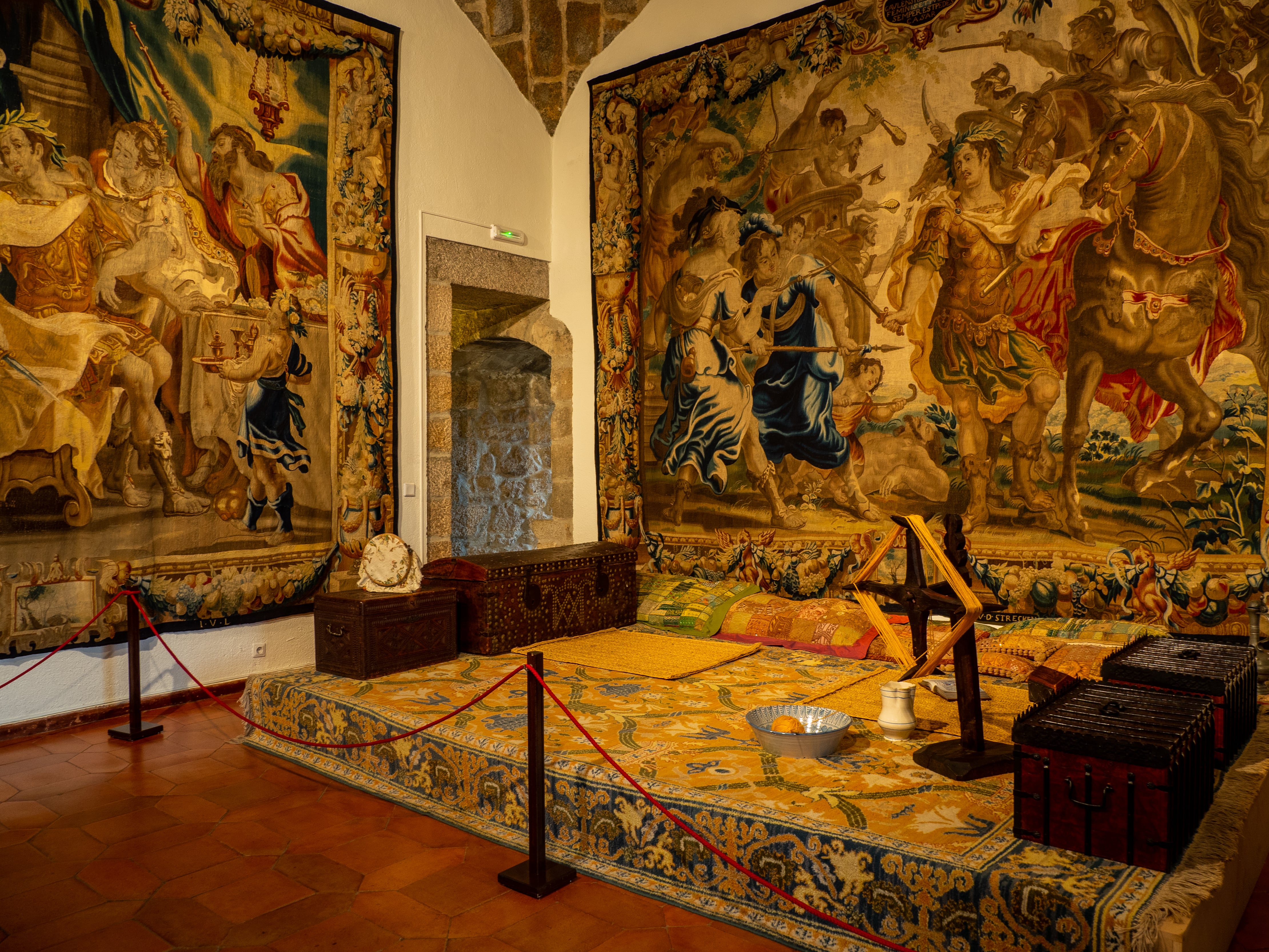 Algunos de los tapices que se exhibían en el interior del Castillo de Manzanares, en una imagen de archivo cedida por la Comunidad de Madrid. 