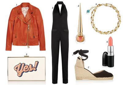 1. Givenchy Biker de piel. 2. Givenchy Mono con cuello halter. 3. Christian Louboutin Laca de uñas edición limitada 'Scarabée'. 4. IAM by Ileana Makri Pulsera doble de eslabones y estrellas. 5. Anya Hindmarch Clutch rígido con la palabra 'Yes'. 6. M·A·C Barra de labios 'M·A·C is Beauty'. 7. Castañer Cuñas de esparto.