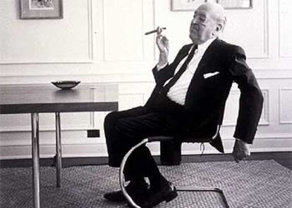 Mies van der Rohe, en 1964 en su apartamento de Chicago.