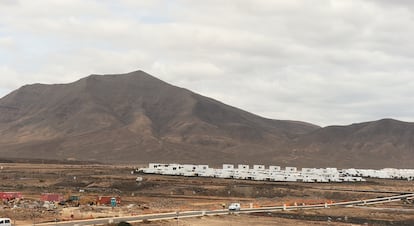 Viviendas del Plan Parcial Playa Blanca, en Yaiza, declarado ilegal en 2008, pero legalizado posteriormente.