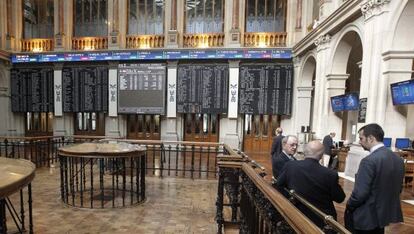 Vista del panel de la Bolsa de Madrid que refleja la evoluci&oacute;n del principal indicador de la bolsa espa&ntilde;ola, el IBEX 35.