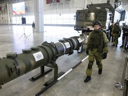 Um míssil 9M729 em uma base militar russa perto de Moscou.