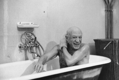 Picasso in the bath, the first photograph Duncan took of the artist.