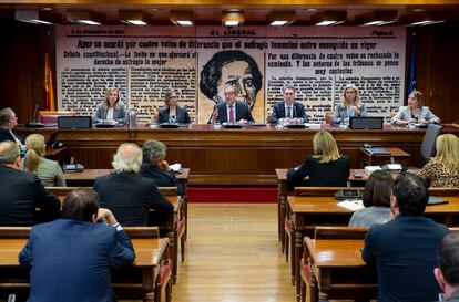 Mesa de la comisión de investigación sobre la dana, este lunes en el Senado.