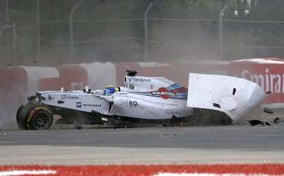 El bólido de Massa queda destrozado tras chocar de forma frontal contra las protecciones del circuito canadiense.