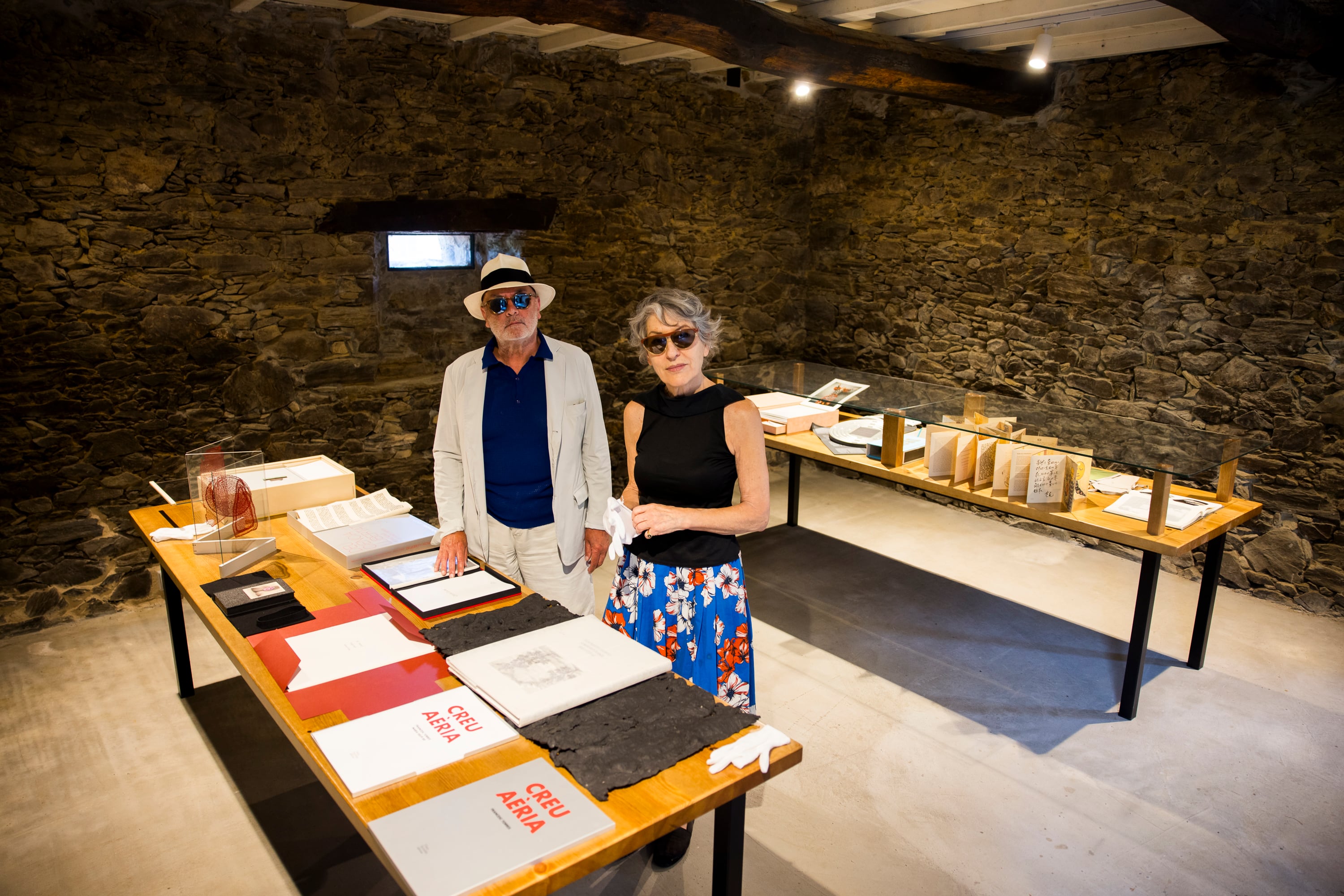 Carlos Pazos y Montse Cuchillo, en la sede de su fundación en Trasanquelos.
