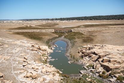 Estado actual de uno de los recodos del embalse de Almendra entre Monleras y Sardón de los Frailes, en Salamanca.