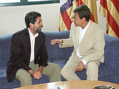 José Luis Rodríguez Zapatero, ayer con el presidente balear, Jaume Matas.