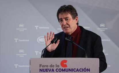 El director del Instituto Cervantes, Luis García Montero, durante su intervención en el Foro Nueva Economía, este miércoles en Madrid.