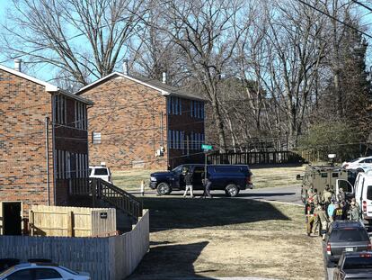 Policía y FBI investigan la casa de Anthony Quinn Warner.