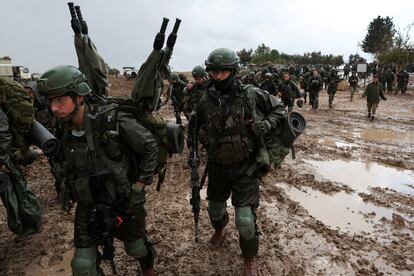 Israeli soldiers prepare to enter the Gaza Strip