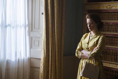 La actriz Claire Foy en su papel de Isabel II en la serie 'The Crown'.