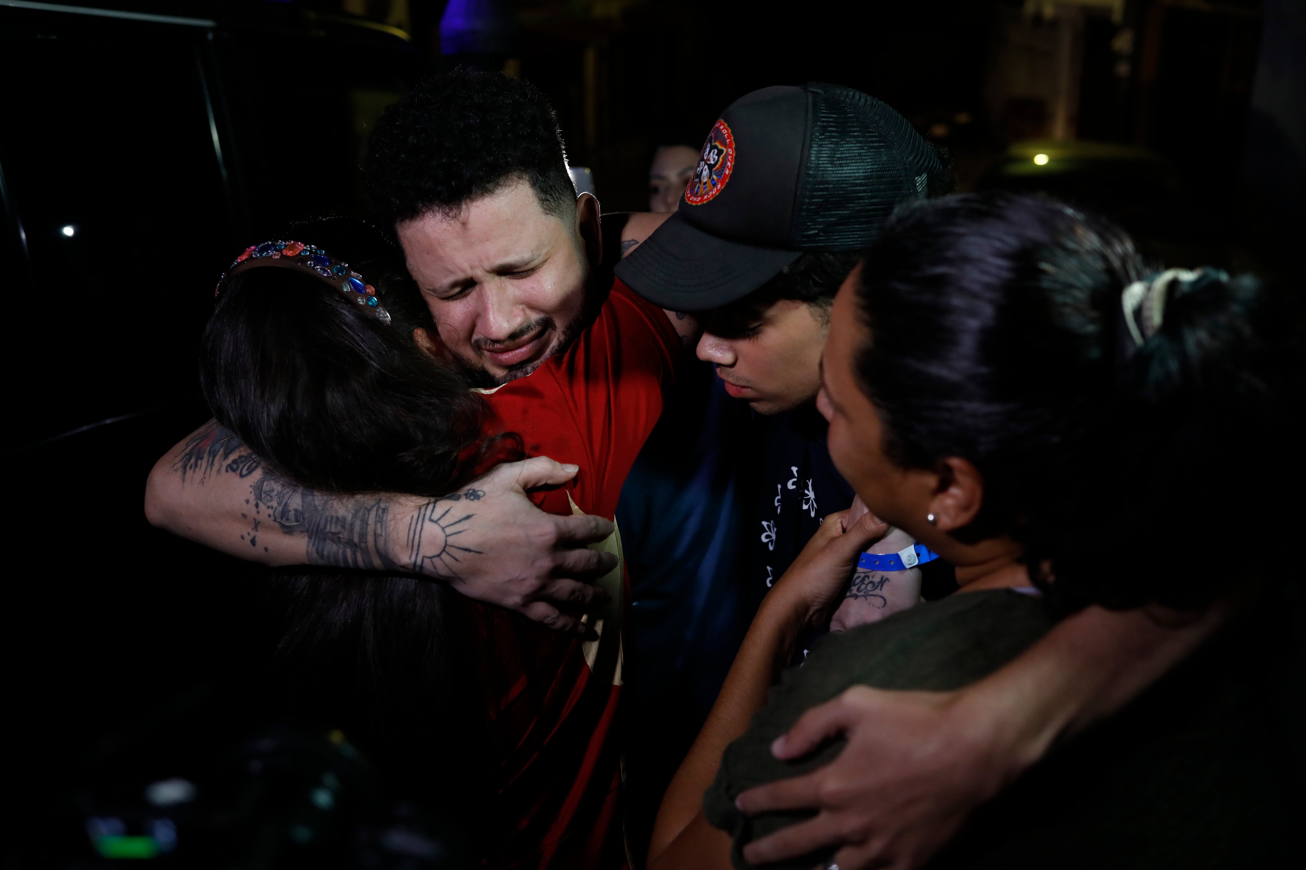 El músico venezolano Arturo Suárez-Trejo, preso en la cárcel de Bukele, vuelve a casa: “Nos dijeron que el mundo se había olvidado de nosotros”