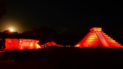 A nocturnal view of the pyramid of Kukulkán at Chichén Itzá.