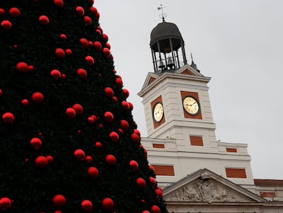 El Reloj de la Puerta del Sol, tras la puesta a punto que le han realizado para que marque con total precisión el cambio de año.