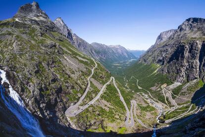 Golden Road

Considerada como la Toscana de Noruega, La 'Ruta de Oro' fue promovida en 1990 por los habitantes de la península de Inderøy, a la que se puede acceder con facilidad desde la E6, la principal carretera del país.