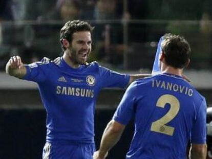 Mata celebra su gol con Ivanovic