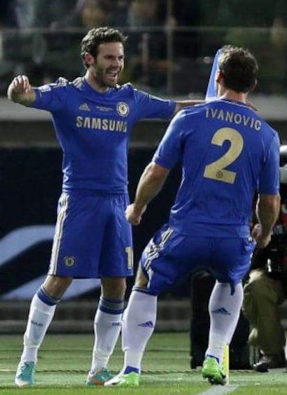 Mata celebra su gol con Ivanovic