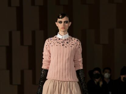 Moisés Nieto celebra la riqueza de la artesanía española con una colección inspirada en el ‘majismo’ del siglo XVIII