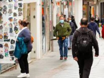 El consumo caerá este año un 14% y subirá un 7% en 2021, según BBVA