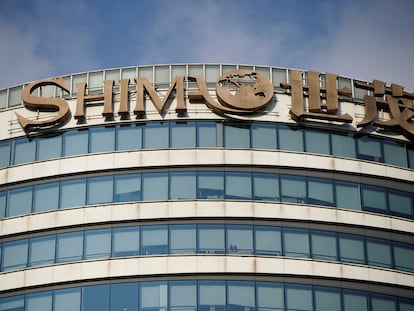 El logotipo de Shimao Group sobre la fachada de la Torre de Shimao en Pekín, China.
