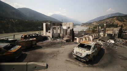 Destrucción en Lytton, en la Columbia Británica de Canadá, tras la ola de calor y los incendios que golpearon a este pueblo  a finales de junio de 2021.