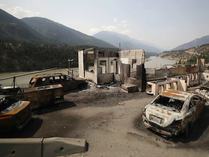 Destruição em Lytton, na Colúmbia Britânica, Canadá, após a onda de calor e os incêndios que atingiram esse povoado de 200 habitantes no final de junho.