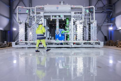 Vista del electrolizador para la producción de hidrógeno verde en Air Liquide, en Alemania.