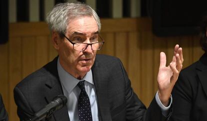 Michael Ignatieff anuncia en Budapest el traslado a Hungría de la Universidad Centroeuropea.