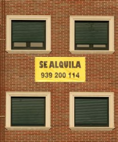 Vivienda con el cartel &quot;Se alquila&quot;. 