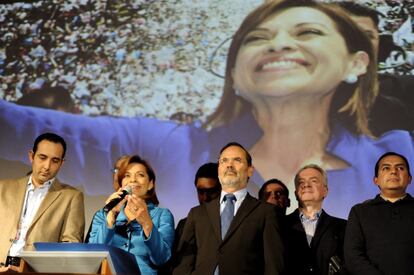 Josefina Vázquez Mota reconoce su derrota tras conocer los sondeos.