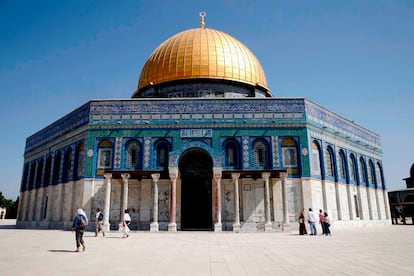 Una cúpula bañada en oro sobre una base octagonal color turquesa. La Cúpula de la Roca, símbolo imperecedero de la ciudad, es uno de los edificios más fotografiados del planeta.