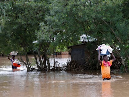 Inundaciones junto al lago Victoria en 2020, en Kenia.