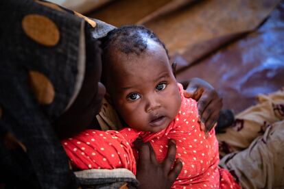 En el campamento de desplazados internos Farburo 2, Unicef ha establecido un Espacio Amigo de la Infancia para recibir a los niños y brindarles un espacio seguro y actividades recreativas. Se calcula que para dar respuesta a las necesidades de emergencia de los menores de Etiopía se requerirán unos 50 millones de dólares (equivalente también a unos 50 millones de euros).