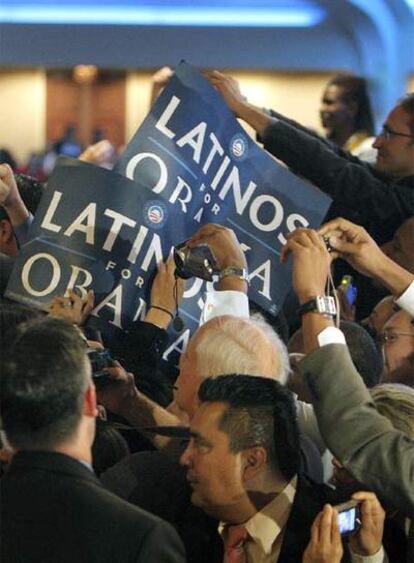 Partidarios del senador demócrata Barack Obama, en la Liga de Latinos Americanos Unidos en Washington.