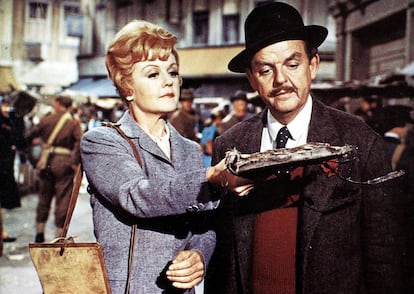 Angela Lansbury y David Tomlinson en 'La bruja novata' (1971).