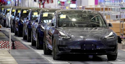 Tesla Model 3 en una fábrica de Shanghái (China). 