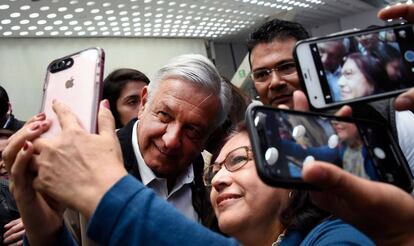 López Obrador, en el aeropuerto de Ciudad de México.