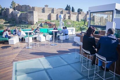 Terraza del hostal Alcazaba, en Málaga.