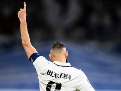 Benzema celebra el primer gol del Madrid al Chelsea.