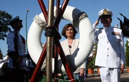 La vicepresidenta del Gobierno, Carmen Calvo, durante la ofrenda floral con motivo del V Centenario de la Vuelta al Mundo.