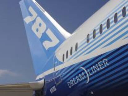 La la Dirección de Aeronáutica Civil (FAA por su sigla en inglés), aprobó oficialmente la producción de los aviones 787 de Boeing en agosto de 2011 después de lo que entonces describió como "una rigurosa revisión de los sistemas de calidad". EFE/Archivo
