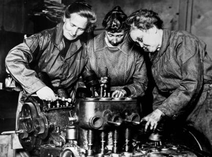 Mujeres mecánicas entre 1915-1920 en Los Ángeles (California).