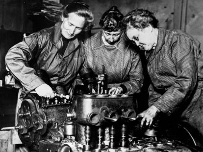 Mujeres mecánicas entre 1915-1920 en Los Ángeles (California).