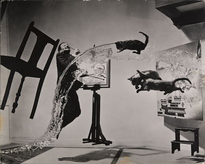 La famosa composición de Halsman que tiene como protagonista a Salvador Dalí, en 1948.