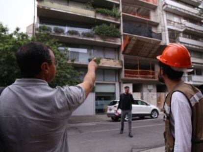 Un ejército de 4.000 arquitectos e ingenieros revisan daños en los edificios de la Ciudad de México