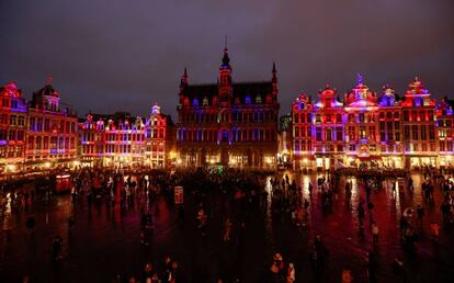 La Grand Place de Brussel·les, iluminada per dir adeu al Regne Unit.