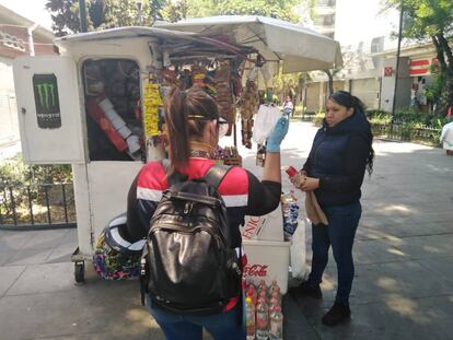 Gina Mejía es arquitecta y voluntaria para la Cruz Roja. Durante la pandemia ha llevado ayuda a los que más lo necesitan en Ciudad de México