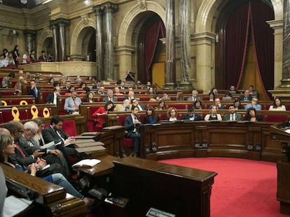 El presidente catalán, Quim Torra, interviene en el pleno del Parlament.
 